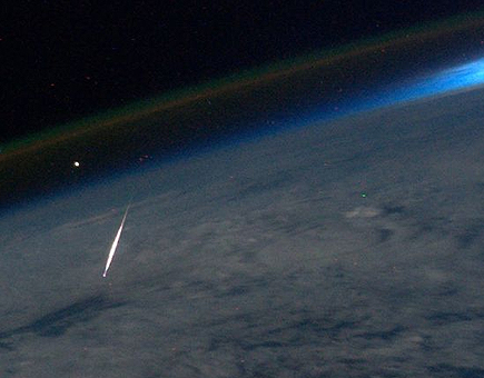 Astronauta fotografa a un meteorito del espacio
